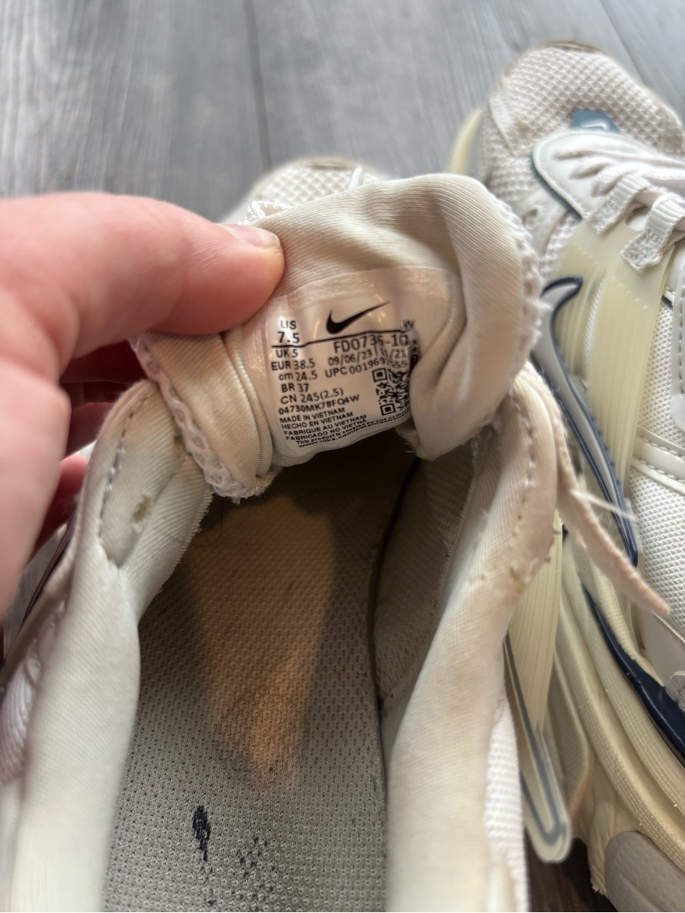 Nike V2K sneaker - Picture 5 of 7